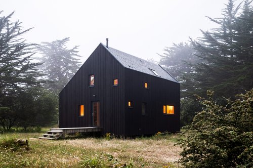 This black timber cabin takes cues from traditional building methods to create a coastal family retreat! - Yanko Design