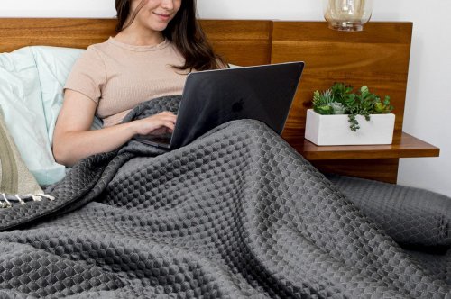 This graphene blanket keeps your body at the perfect temperature for the perfect sleep