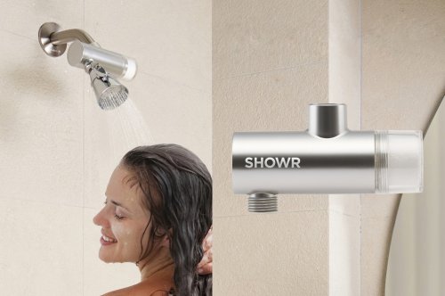 This sleek Shower Filter purifies your Tap Water, removing hard chemicals that cause hair loss or skin problems