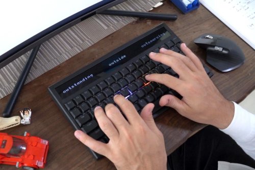 World’s First Mechanical Keyboard with Built-In Autocomplete Lets You Type (and Code) 3x Faster