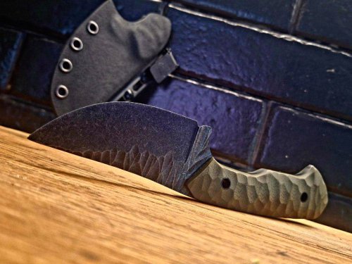 Meet the Brutal Yet Elegant Handmade Fixed Blade Knife Designed for Survivalists