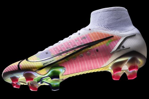 Nike’s 2021 flagship football shoe is here and it draws inspiration from the swiftness of a dragonfly!