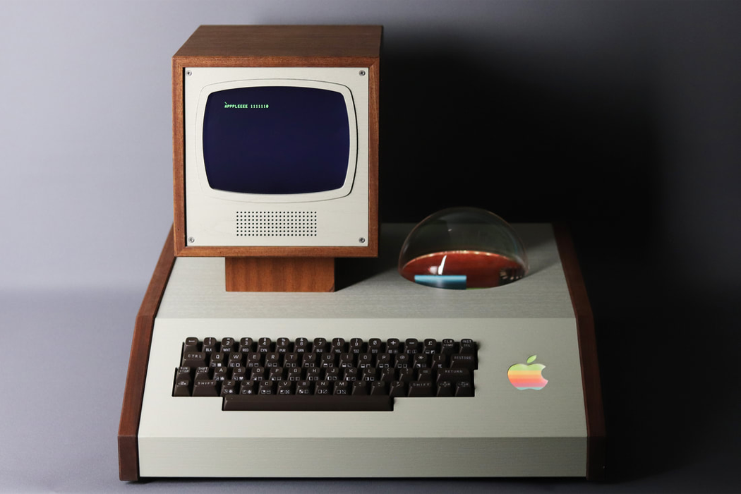 The 1976 Apple computer-I can now get a custom made bespoke, midcentury luxury case it deserves!