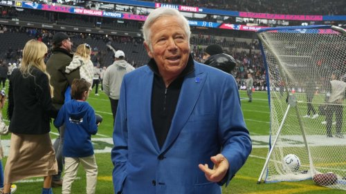 Pat McAfee has ruthless interaction with Patriots' Robert Kraft on College GameDay