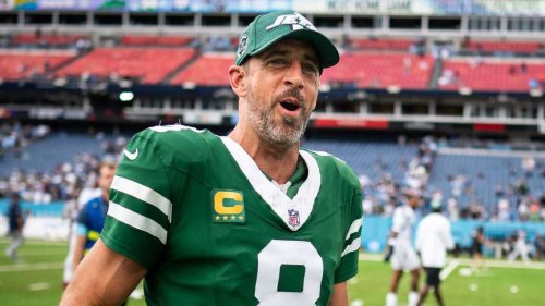Do stats show Vikings did Aaron Rodgers a favor amid Steelers rumors?