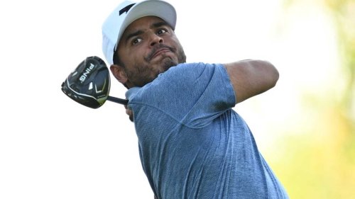 Sebastian Munoz breaks away from pack to lead at LIV Golf Chicago