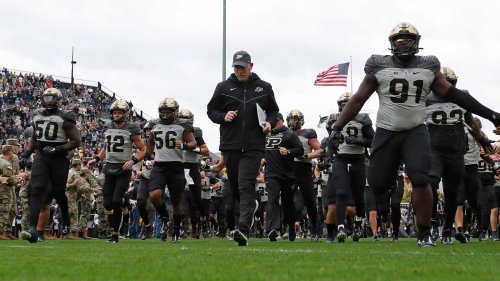 watch-purdue-s-pre-game-train-breaks-down-needs-pushed-off-field