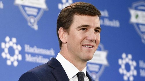 Eli Manning joins Twitter with great first tweet
