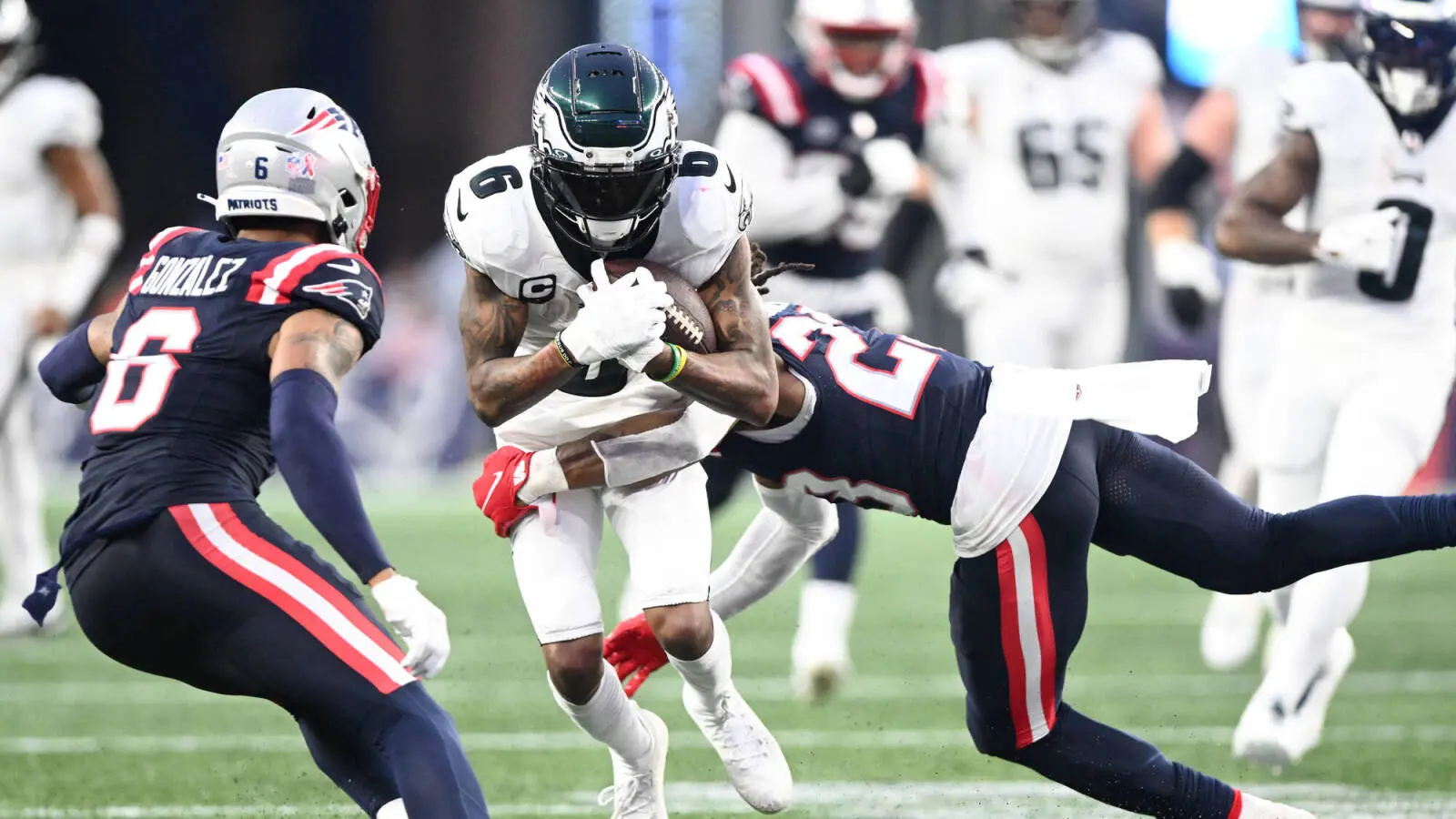 NFL Eagles Star DeVonta Smith Celebrates Daughter's Birth with Epic  Touchdown, News