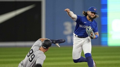 Jays' 10th-inning strategy pays off in win over Yankees