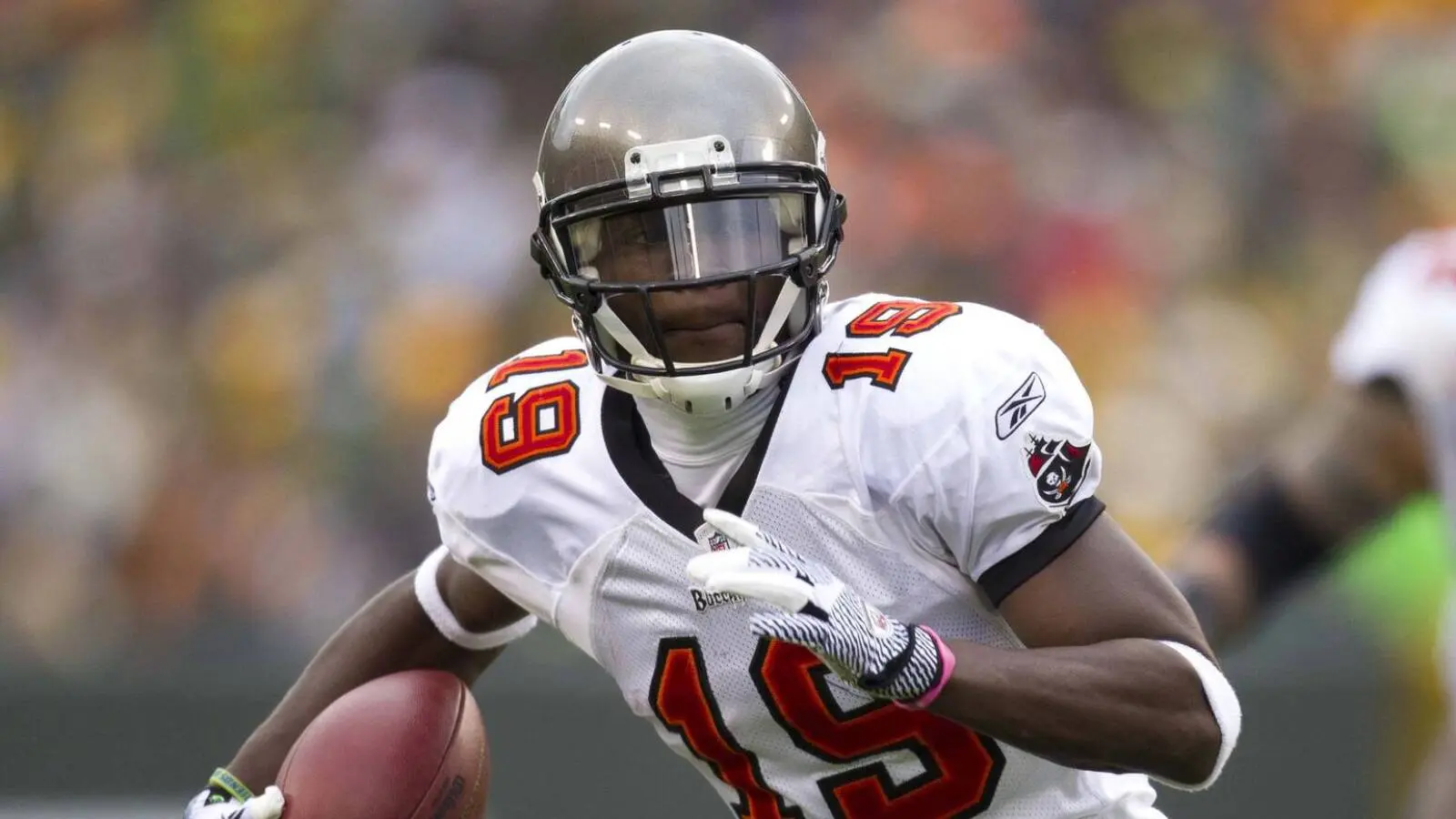 Former Bucs wide receiver Mike Williams dies after injury