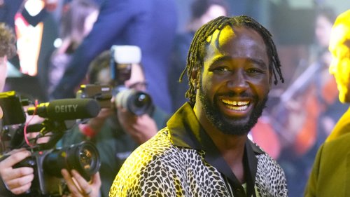 Ex-World Champion Drops Bold Crawford vs Canelo Prediction