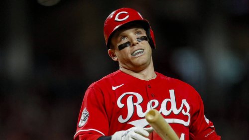 Reds rule out Gold Glove center fielder for rest of year