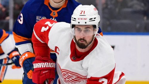Dylan Larkin reportedly declined eight-year, $8M extension from Red Wings