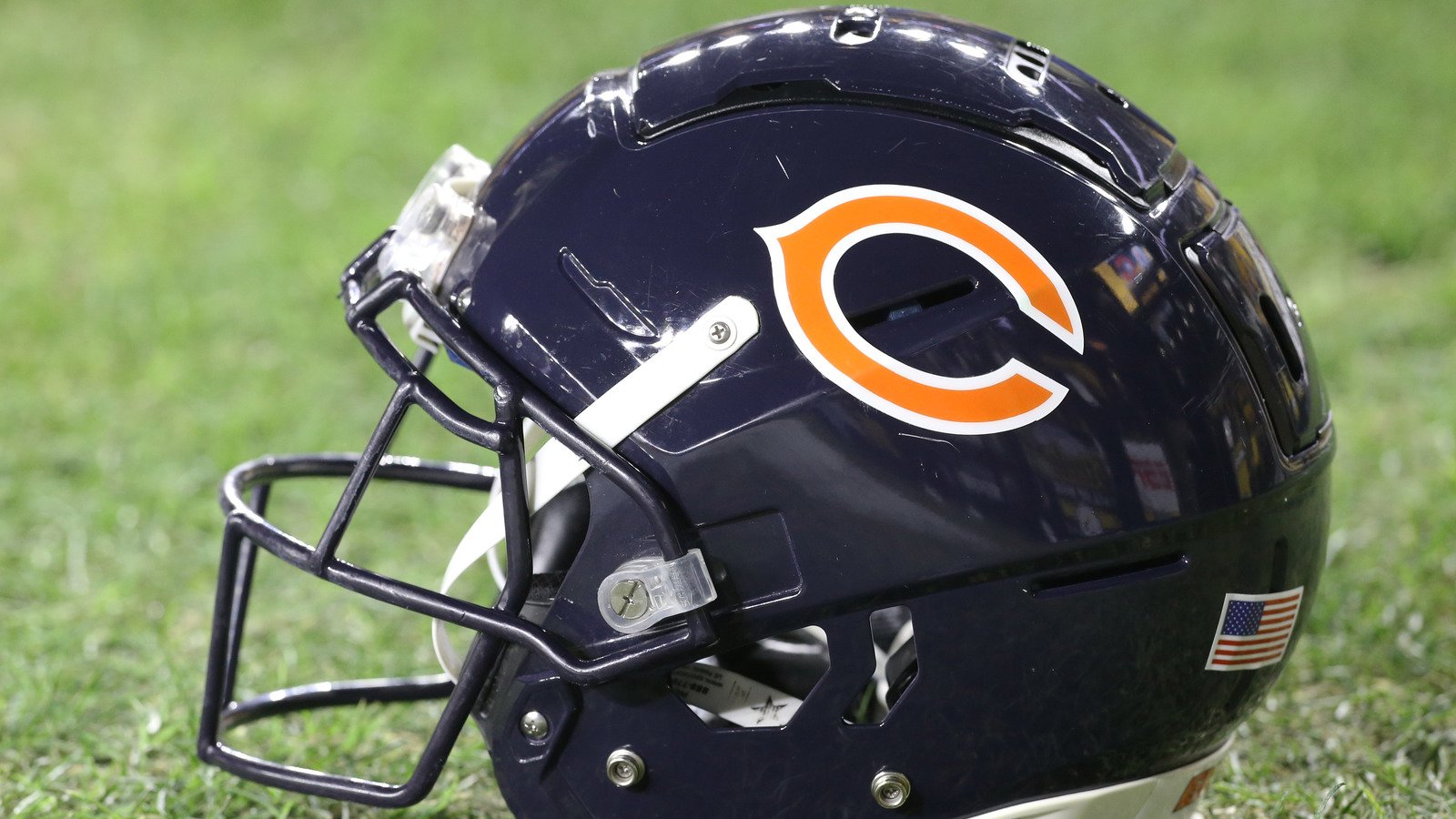 Fans Are Loving The Chicago Bears New Helmet Logo - The Spun