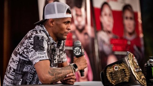 The hottest MMA free agent reportedly signs with the UFC and steps in to save UFC 316 fight