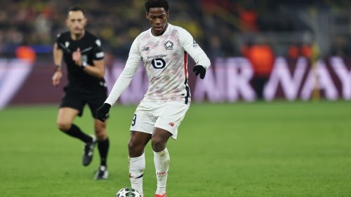 Arsenal and Liverpool contact ‘defensive striker’ but he prefers a move to Barcelona