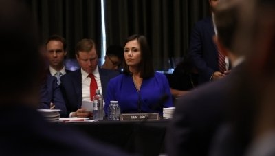 U.S. Sen. Britt pushes Clarity Act through Banking Committee, torches Biden-era crypto crackdown: ‘A Gensler regime can never be repeated’