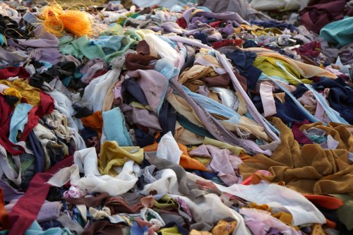 El reciclaje de la ropa y calzado, complicado y de momento prácticamente un mito