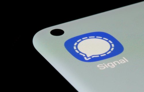 How to add someone to a Signal group chat