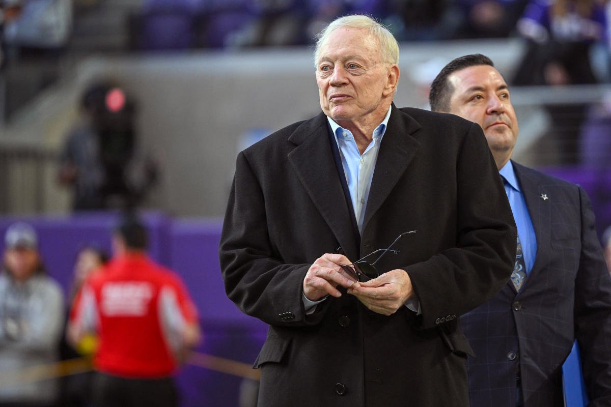 LeBron James and others' focus on 1957 Jerry Jones photo obscures the point; it's about what Cowboys owner has done since