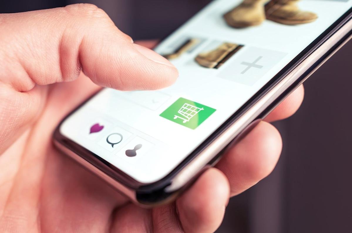 Cathie Wood Is Buying This Top E-Commerce Stock That's Down 36%, and She Won't Stop Selling Palantir.