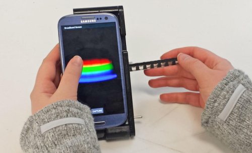$550 dock turns a smartphone into a medical lab