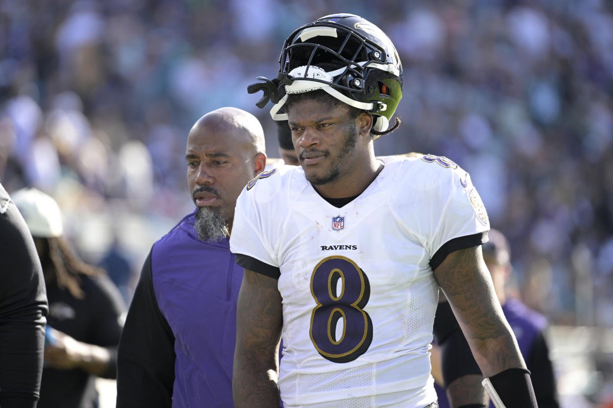 Ravens’ Lamar Jackson apologizes for sending vulgar tweet to fan after loss