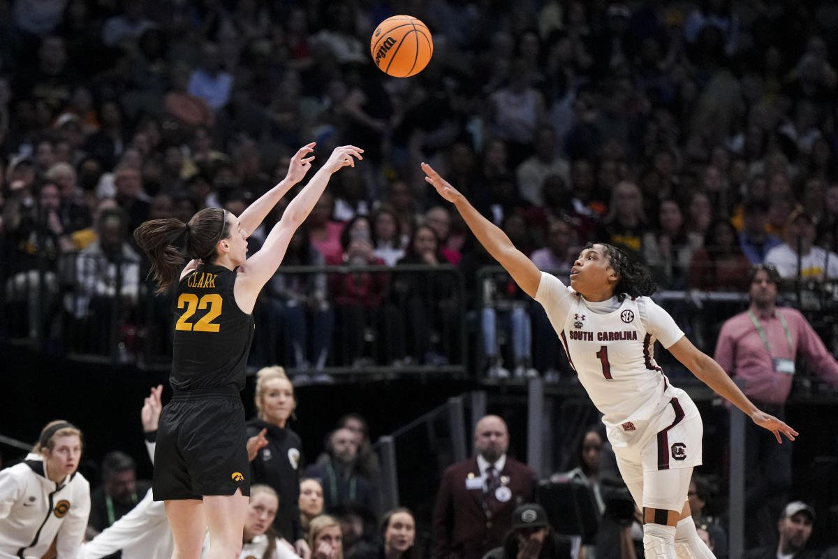 Watch: Iowa's Caitlin Clark disrespects Gamecocks guard during