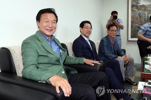 손학규 문화예술인 초청에 공개 행보…"정치 목적 아냐" | 연합뉴스
