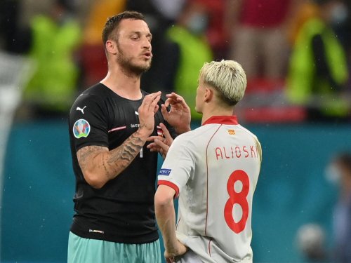 Arnautović apologises and denies being a racist after outburst at Alioski