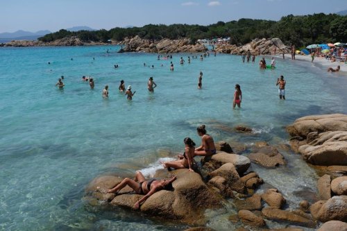 Tourists face charge to sunbathe on popular Italian beaches