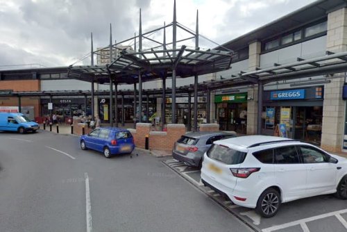 Seacroft Green Shopping Centre: Masked thugs use chainsaws to rob jewellery store in Leeds in broad daylight