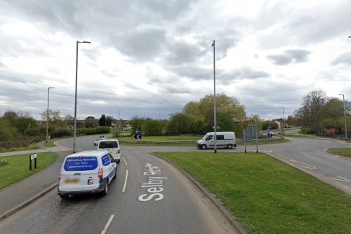A63 Selby Road Garforth: Police urge drivers in Leeds to avoid busy junction over burst water main