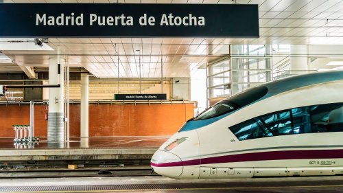 El tren dibuja una España de dos velocidades (y otra completamente parada)