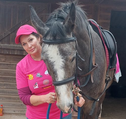 Rider and horse both affected by brain cancer take on marathon challenge