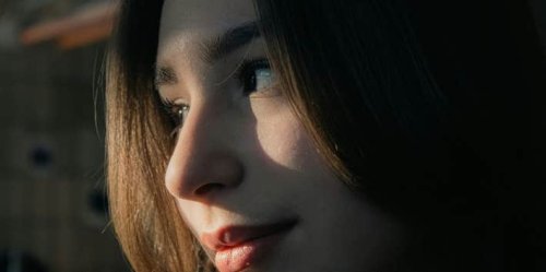 4 Little Moves That Instantly Spark Attraction, According to Psychology