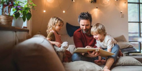 A Dad Wonders If He's Wrong For Not Letting His Wife FaceTime Their Kids After She Moved To NYC To 'Make It' As An Artist