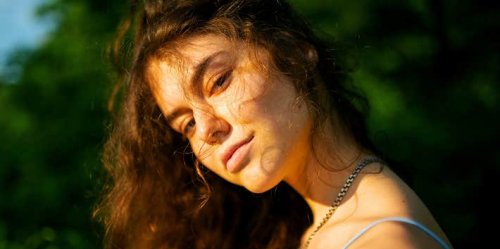 11 Small Clues A Woman Gives When She Loves You From The Depths Of Her Soul, According To Psychology