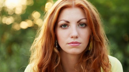 20 Tiny Habits That Hold You Back From The Life You Deserve