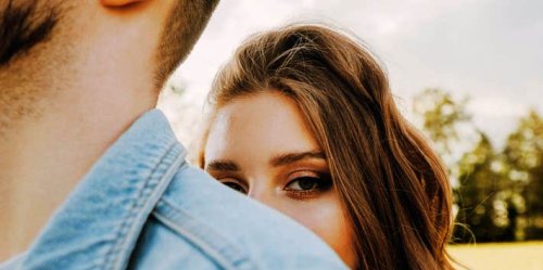 7 Traits Of Women Who Somehow Always Snag the Best Husbands, According To Psychology