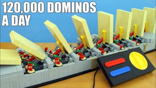 This LEGO Machine Sets Up Dominoes, Knocks Them Over, Then Does It All Over Again