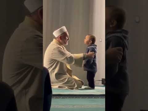 The kid jokes around with the Imaam, while Imam is reciting the Qur'an 😂 - Towards Eternity #shorts