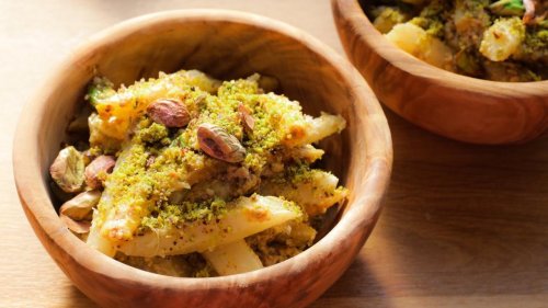 Weißer Spargel aus dem Ofen mit Pistazien-Pesto