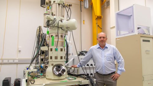 QUT researchers make accidental discovery of atomic-scale wires