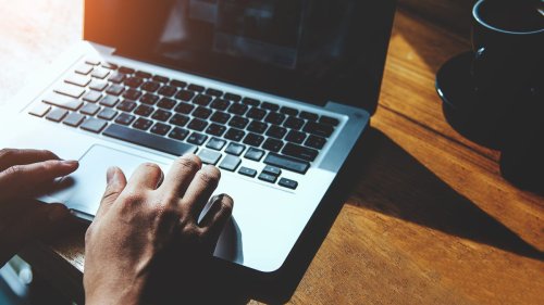 How to easily toggle MacOS Stage Manager on and off for maximum efficiency