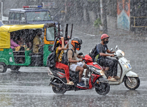 Weather Update: Rain lashes several parts of Tamil Nadu's Thoothukudi city