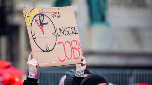 Industrie: Rund 12.000 Industriebeschäftigte demonstrieren in Frankfurt