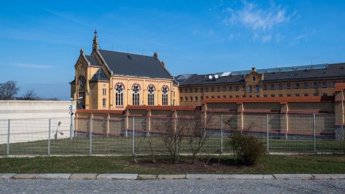 Ostern in Haft: Ostern hinter Gittern - Gottesdienste für Gefangene