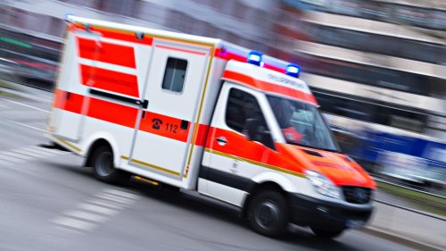Notfälle: Arbeiter gerät mit Beinen in Fräsmaschine